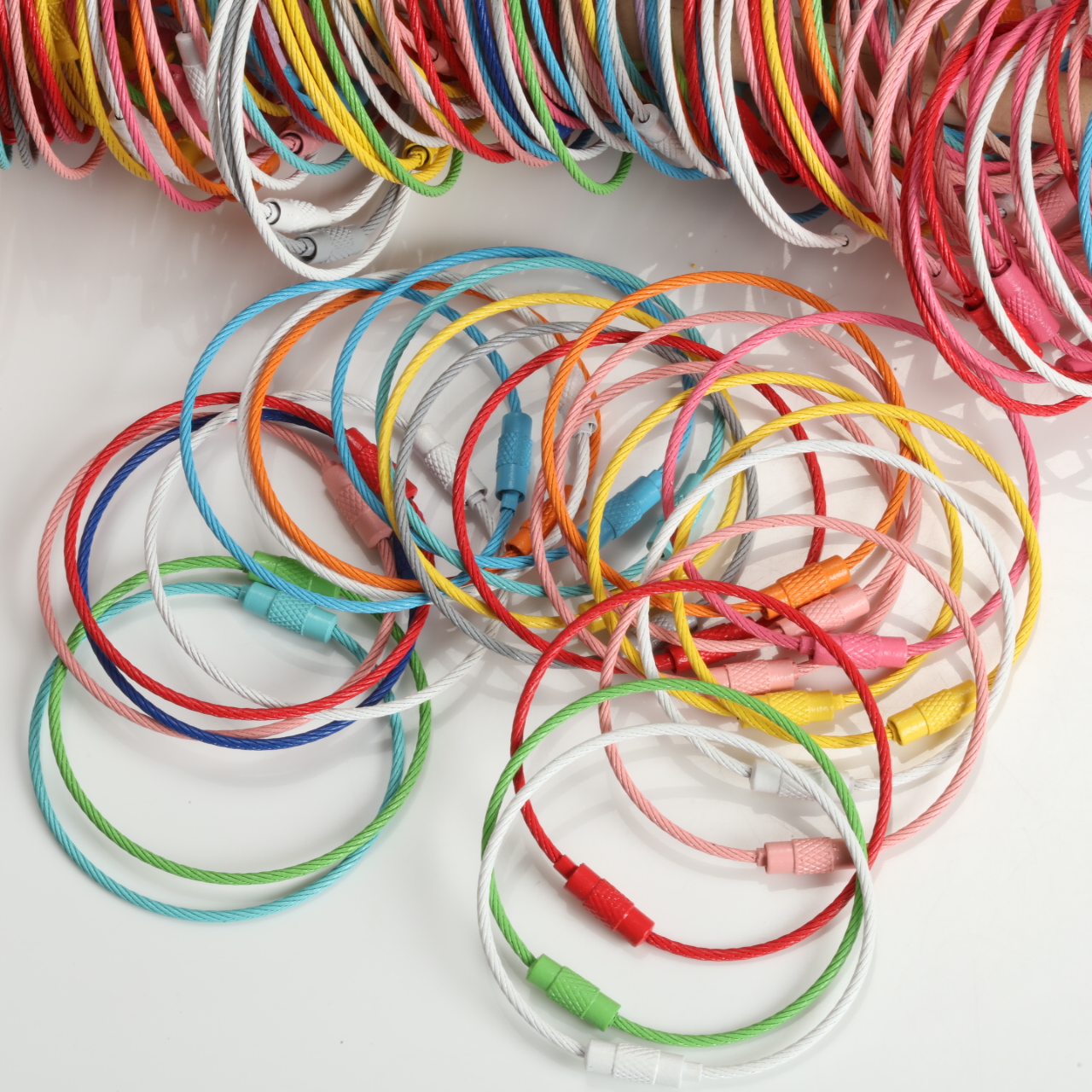 Multicolor Paint Coated Steel  - Jewelry Making Yarn avis et prix