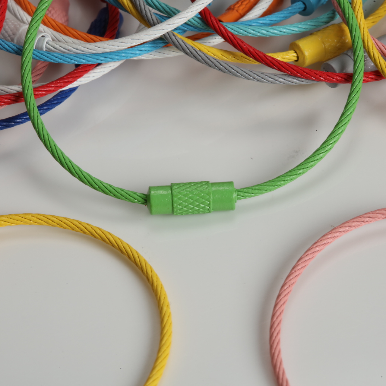 Multicolor Paint Coated Steel  - Jewelry Making Yarn avis et prix